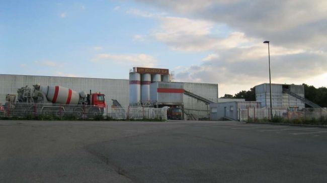 Centrale béton prêt à l'emploi construite en 1999
